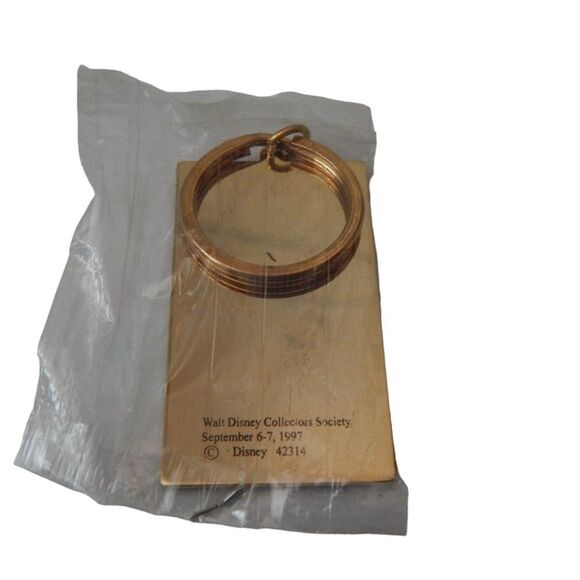 1997 Walt Disney Collectors Society Disney's Hercules keychain - Picture 4 of 6